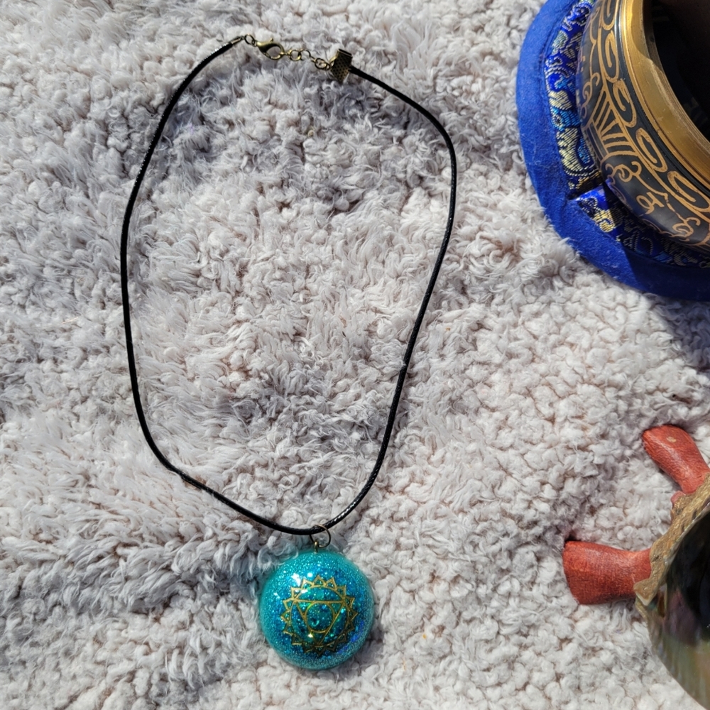 💙 Throat Chakra 🧘‍♀️🧘‍♂️ handmade resin art necklace boho hippie ☮